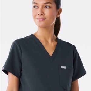 🌟 FIGS FIONx Catarina Scrub Top - Classic Fit ( Color: Night Sky/Size large) 🌟